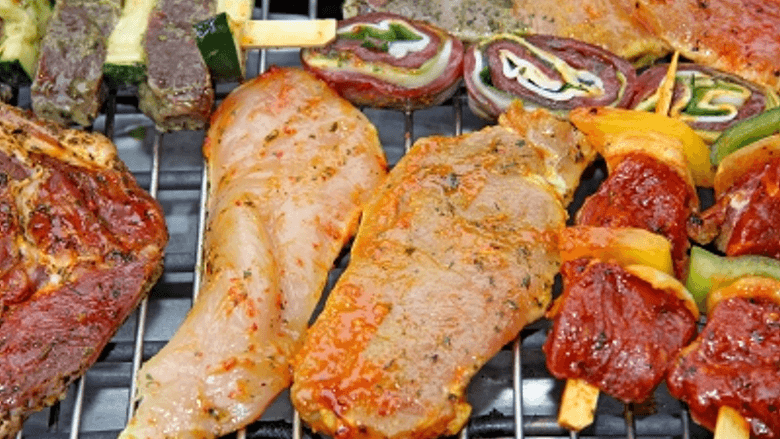 Herzhaftes Grillgut (Foto: Thomas Siepmann, pixelio.de) Herzhaftes Grillgut (Foto: Thomas Siepmann, pixelio.de)