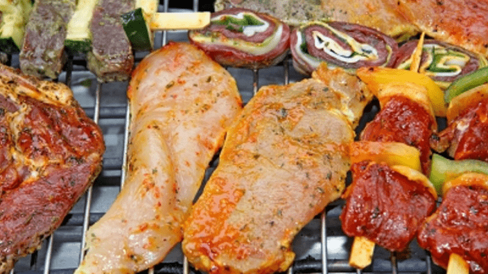 Herzhaftes Grillgut (Foto: Thomas Siepmann, pixelio.de)